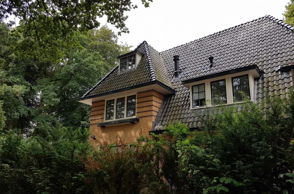 renoverend-1 Opis