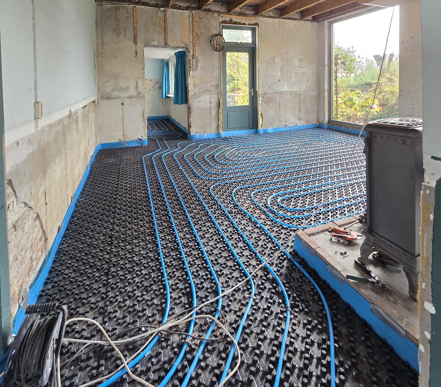 Underfloor heating—installation rules, costs, and how to prevent cracks and heat loss for maximum efficiency and durability.