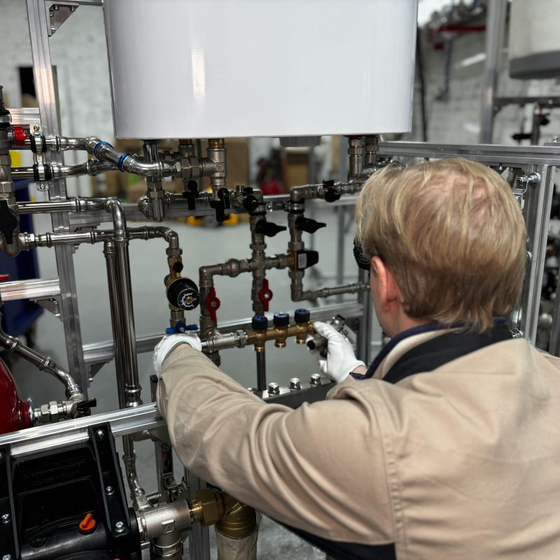 A good plumber ensures what you don’t see: silent pipe operation and instant access to hot water at every tap. Investing in reliable craftsmanship means no stress and the guarantee that your new bathroom will remain dry and functional for years.