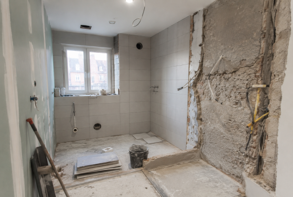 A toilet renovation in the Netherlands often also involves plumbing and tiling work, which can increase both the cost and complexity of the project.